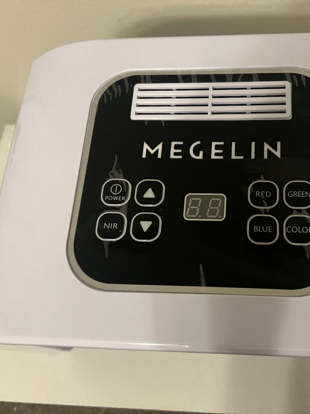 Megelin LED Light Therapy Machine